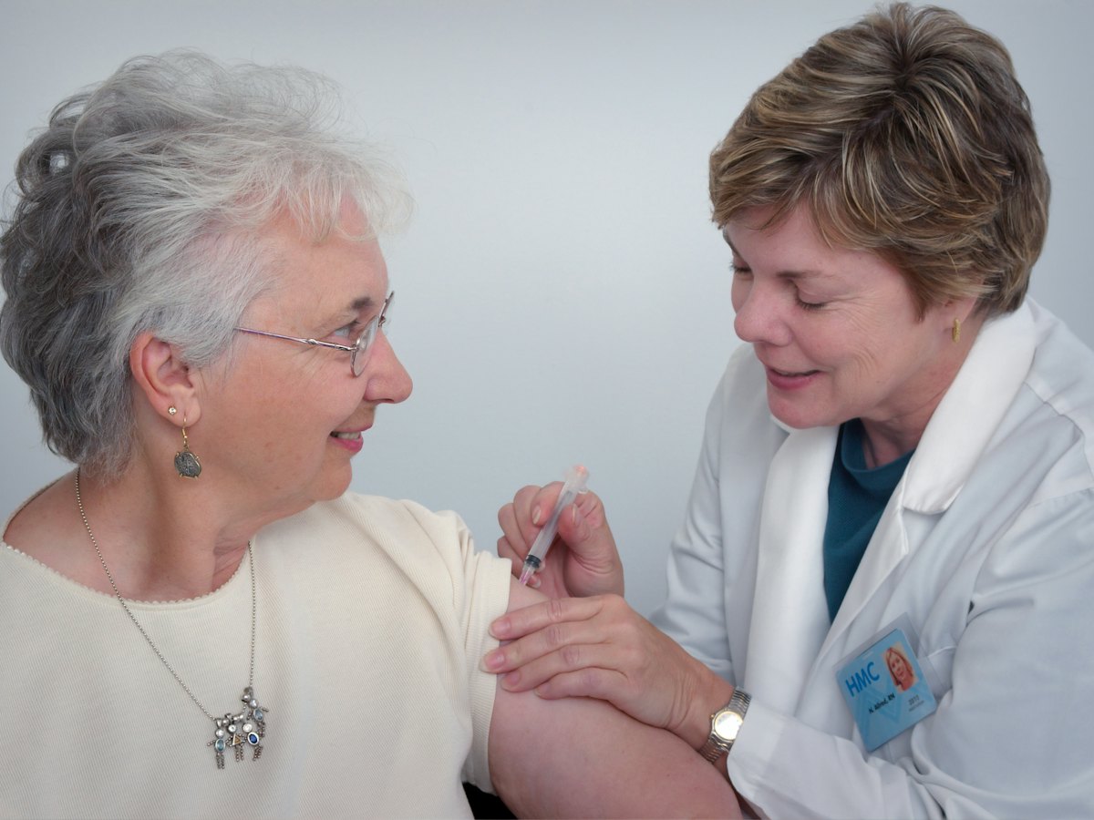 Coleta domiciliar com profissional da Max Lab